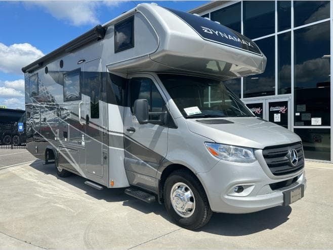 2026 Dynamax Isata 3 Series 24TW