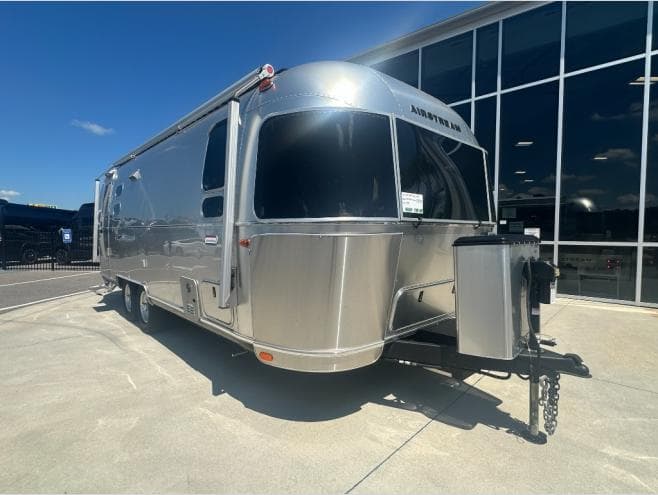 2023 Airstream International 25FB Twin
