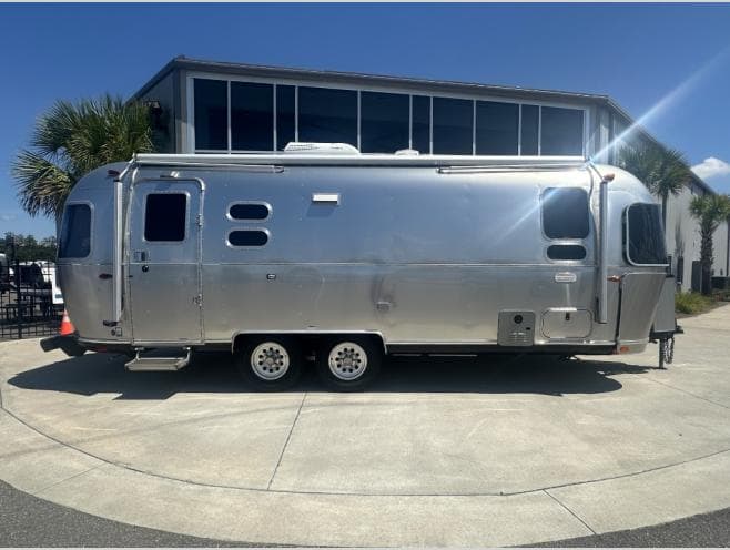 2023 Airstream 2023 Airstream International - thumbnail 3
