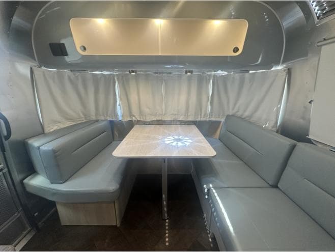 2023 Airstream 2023 Airstream International - thumbnail 10