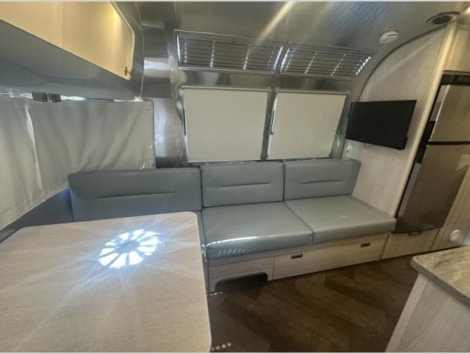 2023 Airstream 2023 Airstream International - thumbnail 12