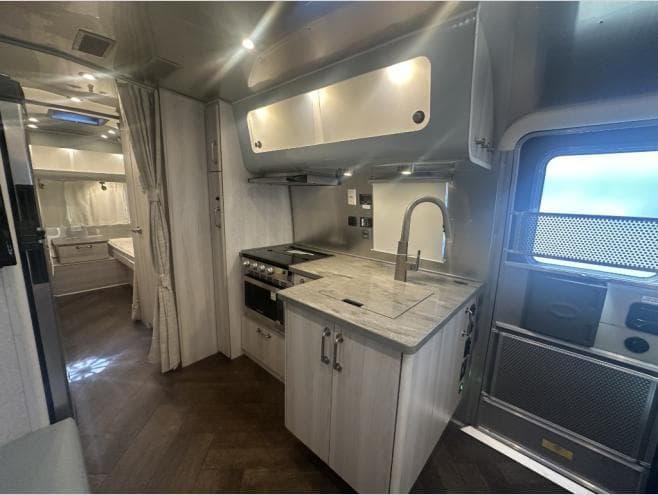 2023 Airstream 2023 Airstream International - thumbnail 14