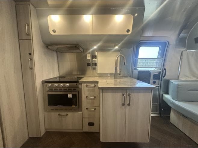 2023 Airstream 2023 Airstream International - thumbnail 15