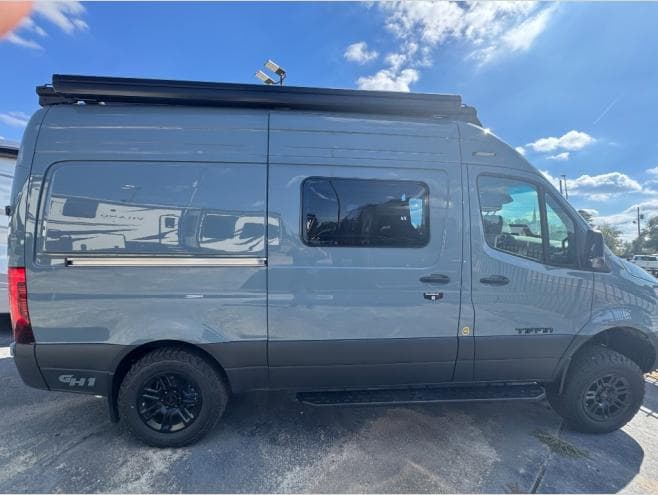 2026 Tiffin Motorhomes 2026 Tiffin Motorhomes GH1 - thumbnail 3