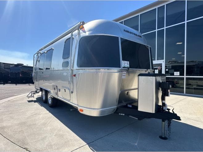 2026 Airstream Flying Cloud 23FB Twin