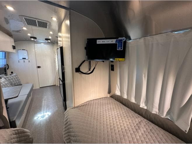 2026 Airstream 2026 Airstream Flying Cloud - thumbnail 15