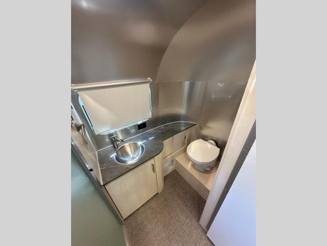 2026 Airstream 2026 Airstream Flying Cloud - thumbnail 17