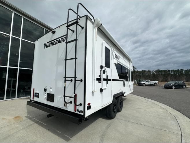2026 Winnebago 2026 Winnebago Thrive - thumbnail 4