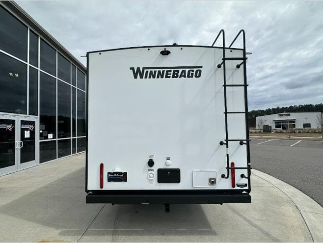 2026 Winnebago 2026 Winnebago Thrive - thumbnail 5