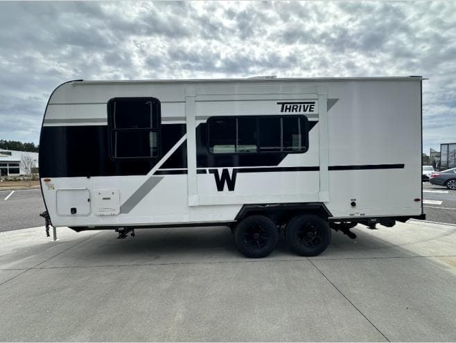 2026 Winnebago 2026 Winnebago Thrive - thumbnail 7