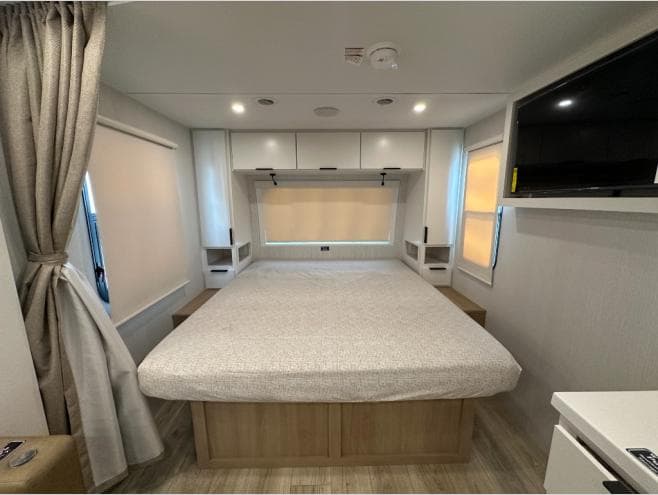 2026 Winnebago 2026 Winnebago Thrive - thumbnail 12