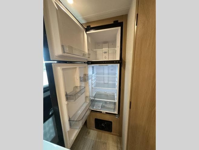 2026 Winnebago 2026 Winnebago Thrive - thumbnail 16
