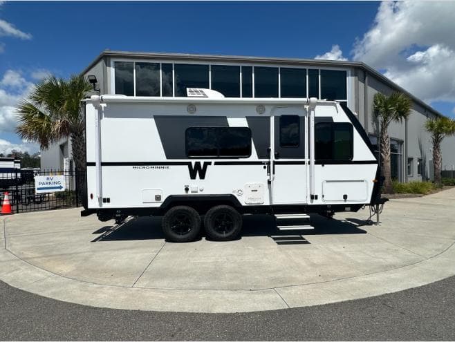 2026 Winnebago 2026 Winnebago Micro Minnie - thumbnail 3