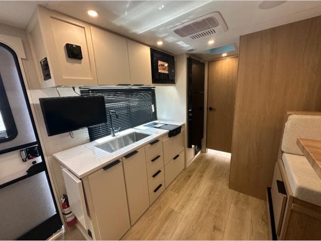 2026 Winnebago 2026 Winnebago Micro Minnie - thumbnail 18