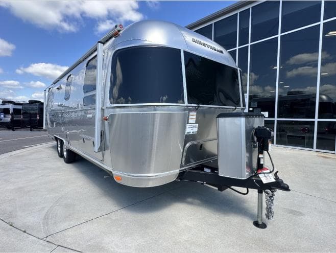 2026 Airstream International 27FB Twin