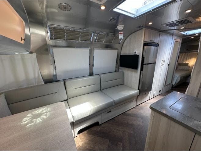 2026 Airstream 2026 Airstream International - thumbnail 12