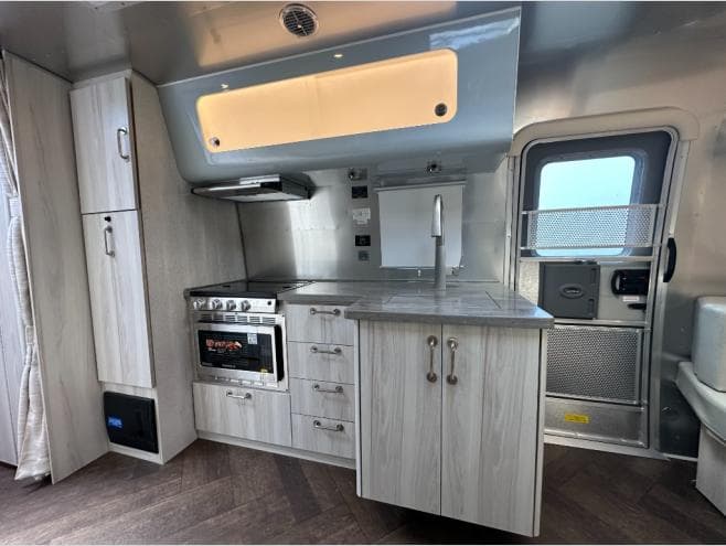 2026 Airstream 2026 Airstream International - thumbnail 15
