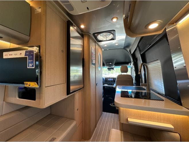 2026 Airstream 2026 Airstream Interstate 19 - thumbnail 10