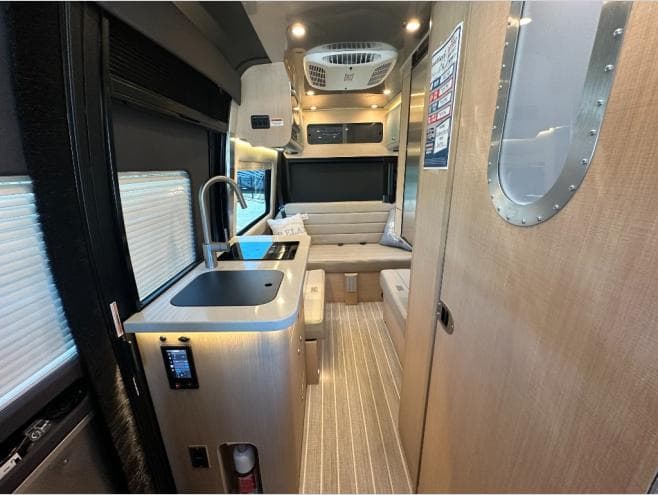 2026 Airstream 2026 Airstream Interstate 19 - thumbnail 14