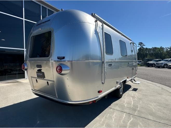 2026 Airstream 2026 Airstream World Traveler - thumbnail 5