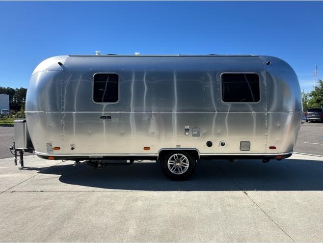 2026 Airstream 2026 Airstream World Traveler - thumbnail 8