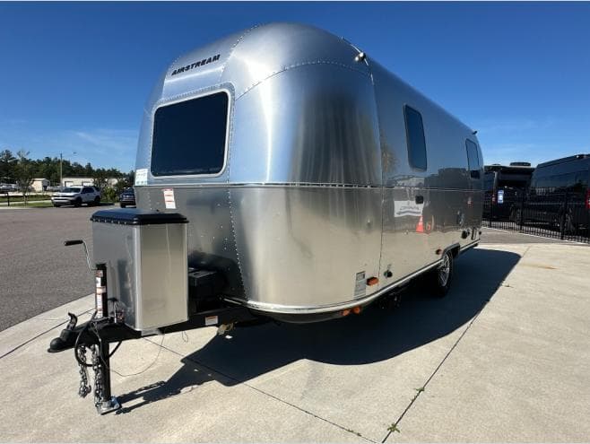 2026 Airstream 2026 Airstream World Traveler - thumbnail 9