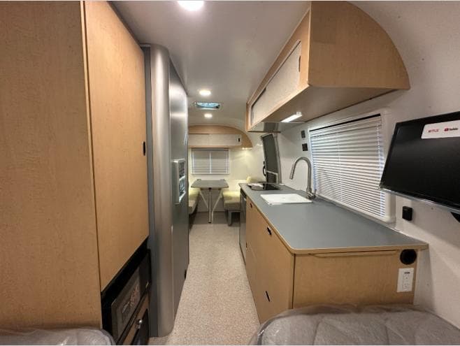2026 Airstream 2026 Airstream World Traveler - thumbnail 17