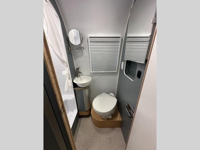2026 Airstream 2026 Airstream World Traveler - thumbnail 19