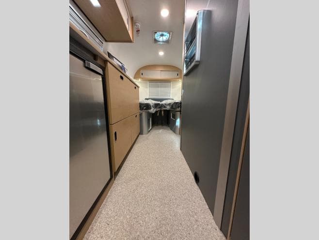 2026 Airstream 2026 Airstream World Traveler - thumbnail 21