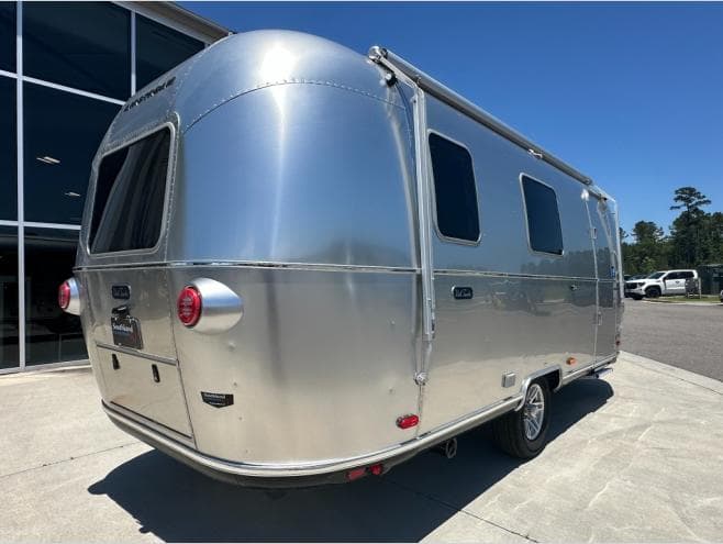 2026 Airstream 2026 Airstream World Traveler - thumbnail 5