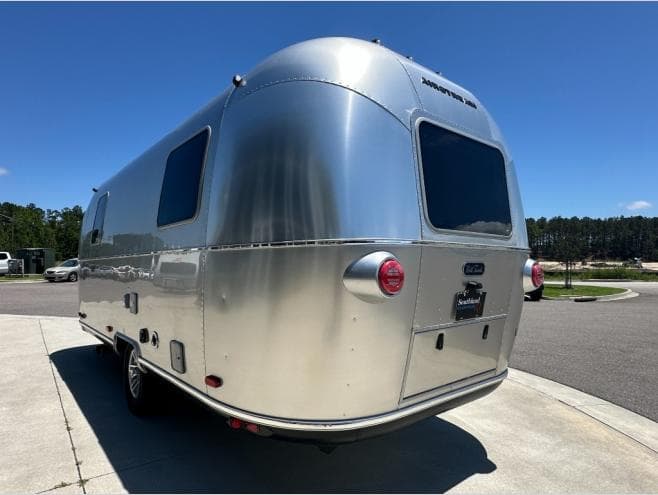 2026 Airstream 2026 Airstream World Traveler - thumbnail 7
