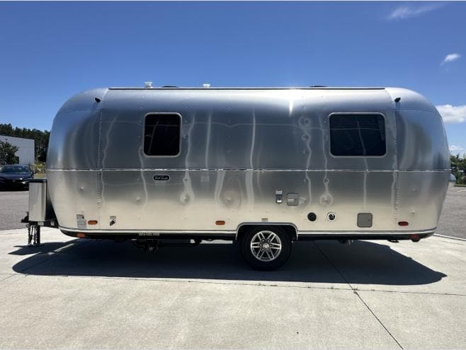 2026 Airstream 2026 Airstream World Traveler - thumbnail 8