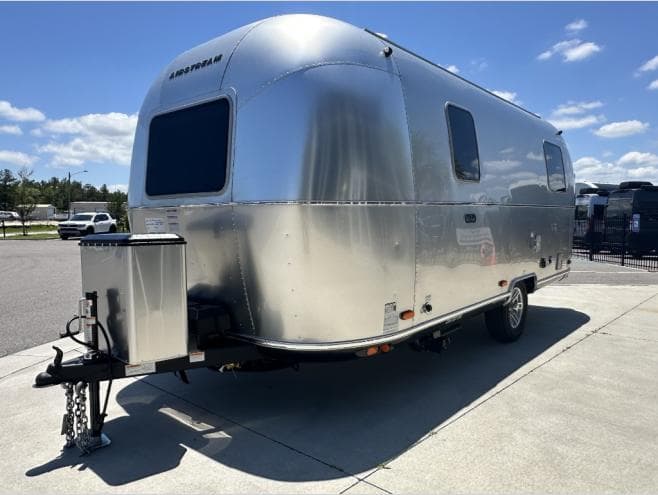 2026 Airstream 2026 Airstream World Traveler - thumbnail 9