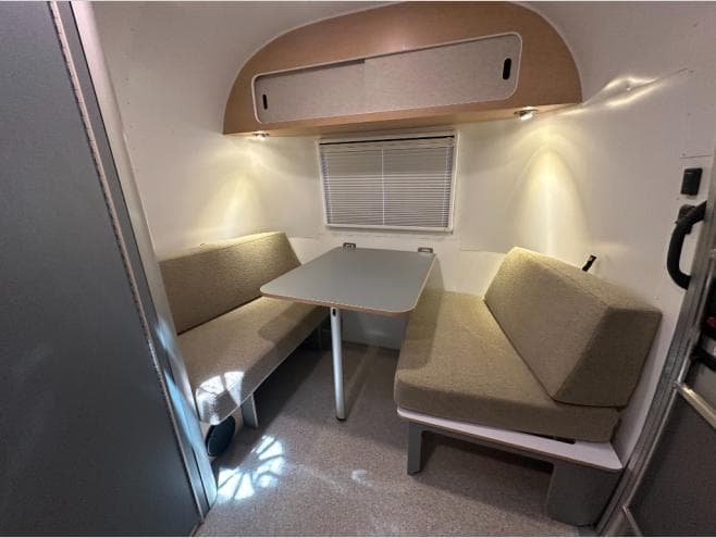 2026 Airstream 2026 Airstream World Traveler - thumbnail 11