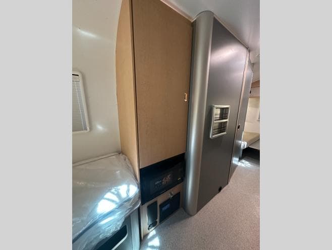 2026 Airstream 2026 Airstream World Traveler - thumbnail 17