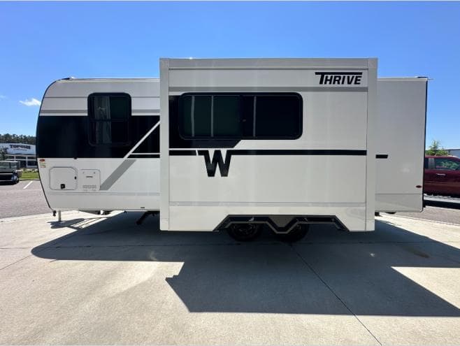 2026 Winnebago 2026 Winnebago Thrive - thumbnail 6