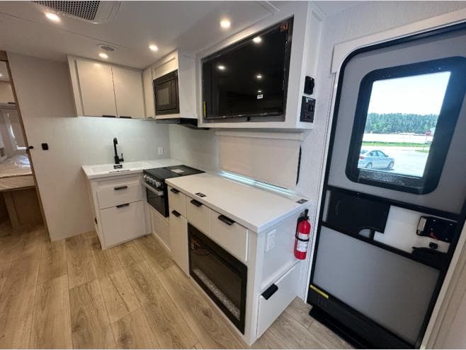 2026 Winnebago 2026 Winnebago Thrive - thumbnail 16