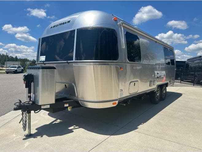 2027 Airstream Trade Wind 25FB Twin