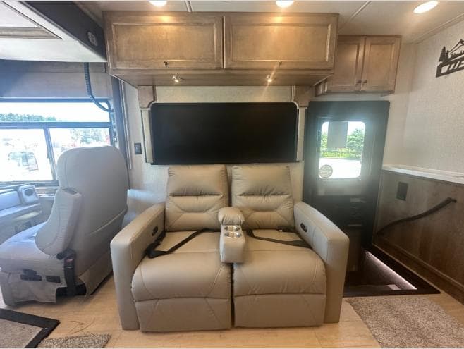 2027 Tiffin Motorhomes 2027 Tiffin Motorhomes Allegro Open Road - thumbnail 14