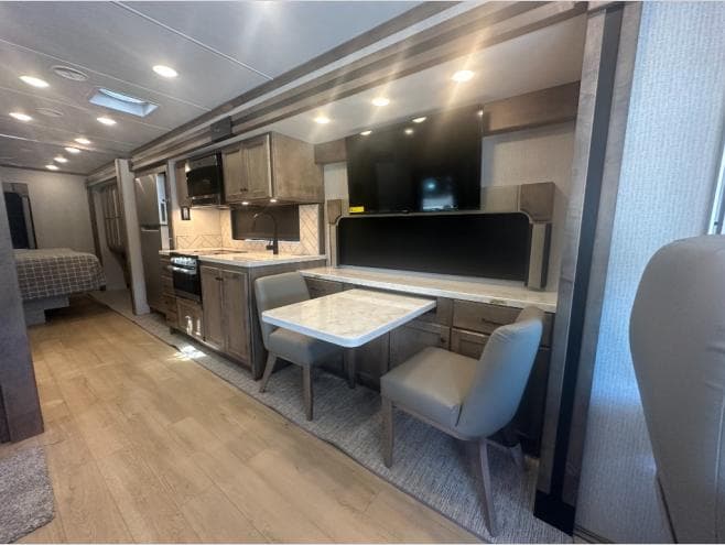 2027 Tiffin Motorhomes 2027 Tiffin Motorhomes Allegro Open Road - thumbnail 16