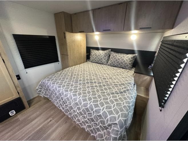 2027 Forest River 2027 Forest River Cherokee Grey Wolf - thumbnail 10