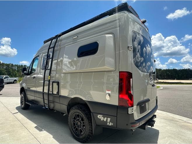 2027 Tiffin Motorhomes 2027 Tiffin Motorhomes GH1 - thumbnail 6