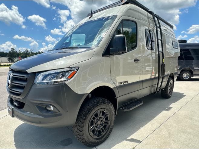 2027 Tiffin Motorhomes 2027 Tiffin Motorhomes GH1 - thumbnail 8