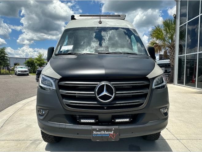 2027 Tiffin Motorhomes 2027 Tiffin Motorhomes GH1 - thumbnail 9