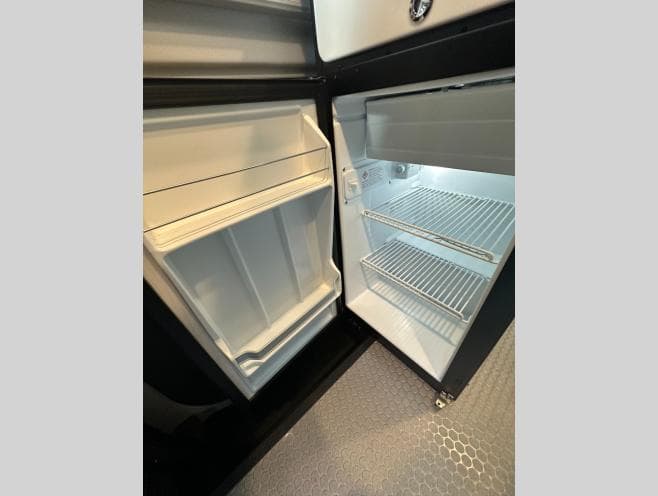 2027 Tiffin Motorhomes 2027 Tiffin Motorhomes GH1 - thumbnail 16
