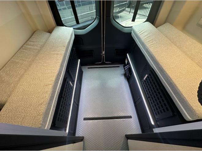 2027 Tiffin Motorhomes 2027 Tiffin Motorhomes GH1 - thumbnail 17