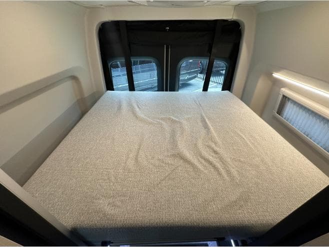 2027 Tiffin Motorhomes 2027 Tiffin Motorhomes GH1 - thumbnail 19