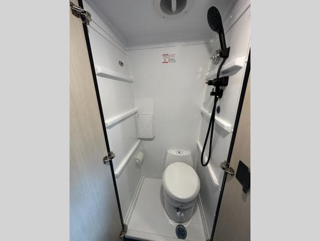 2027 Tiffin Motorhomes 2027 Tiffin Motorhomes GH1 - thumbnail 21