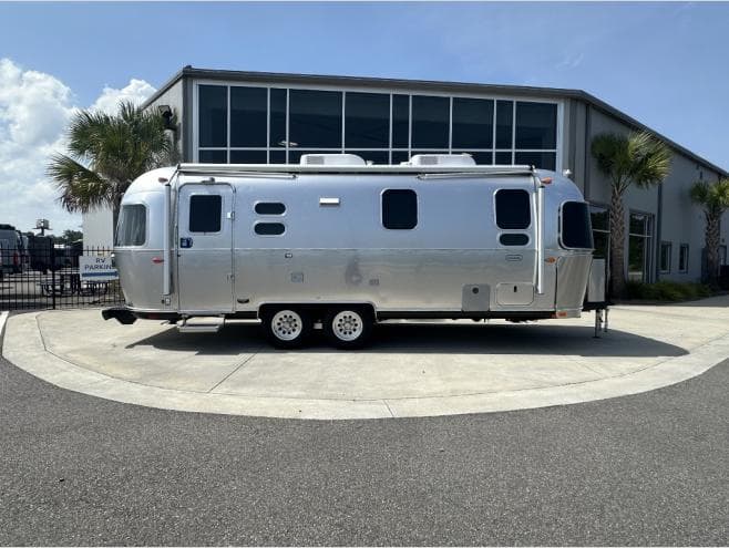 2027 Airstream 2027 Airstream Globetrotter - thumbnail 4