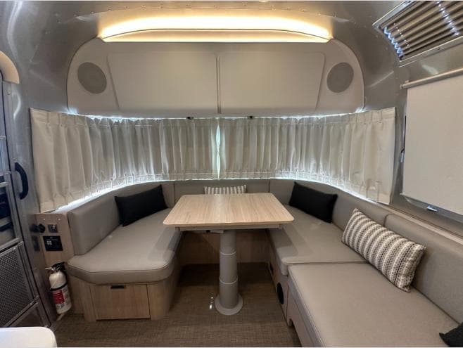 2027 Airstream 2027 Airstream Globetrotter - thumbnail 11